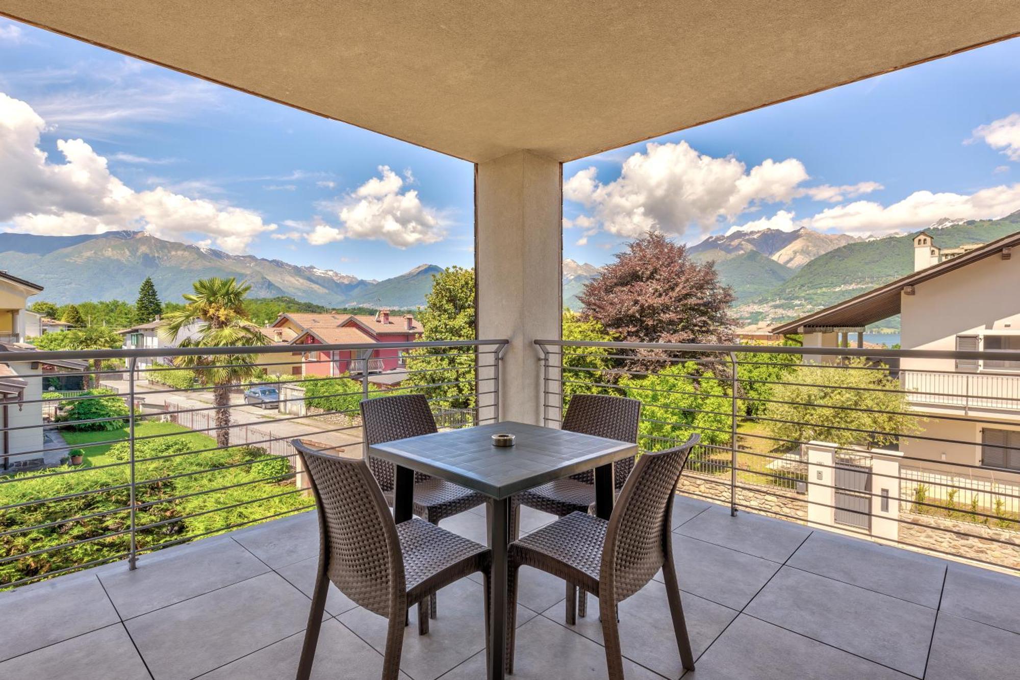 Villa Family With Pool And Amazing Panoramic Penthouse Colico Exterior foto